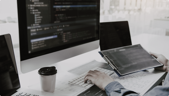 高度な金融戦略を、銀行グレードのシステムとして社会実装。戦略家の視点と実行者のリアリティを併せ持ち、法規制対応と堅牢な基盤開発を両立させることで、理論に留まらない確かな実行力を提供した。